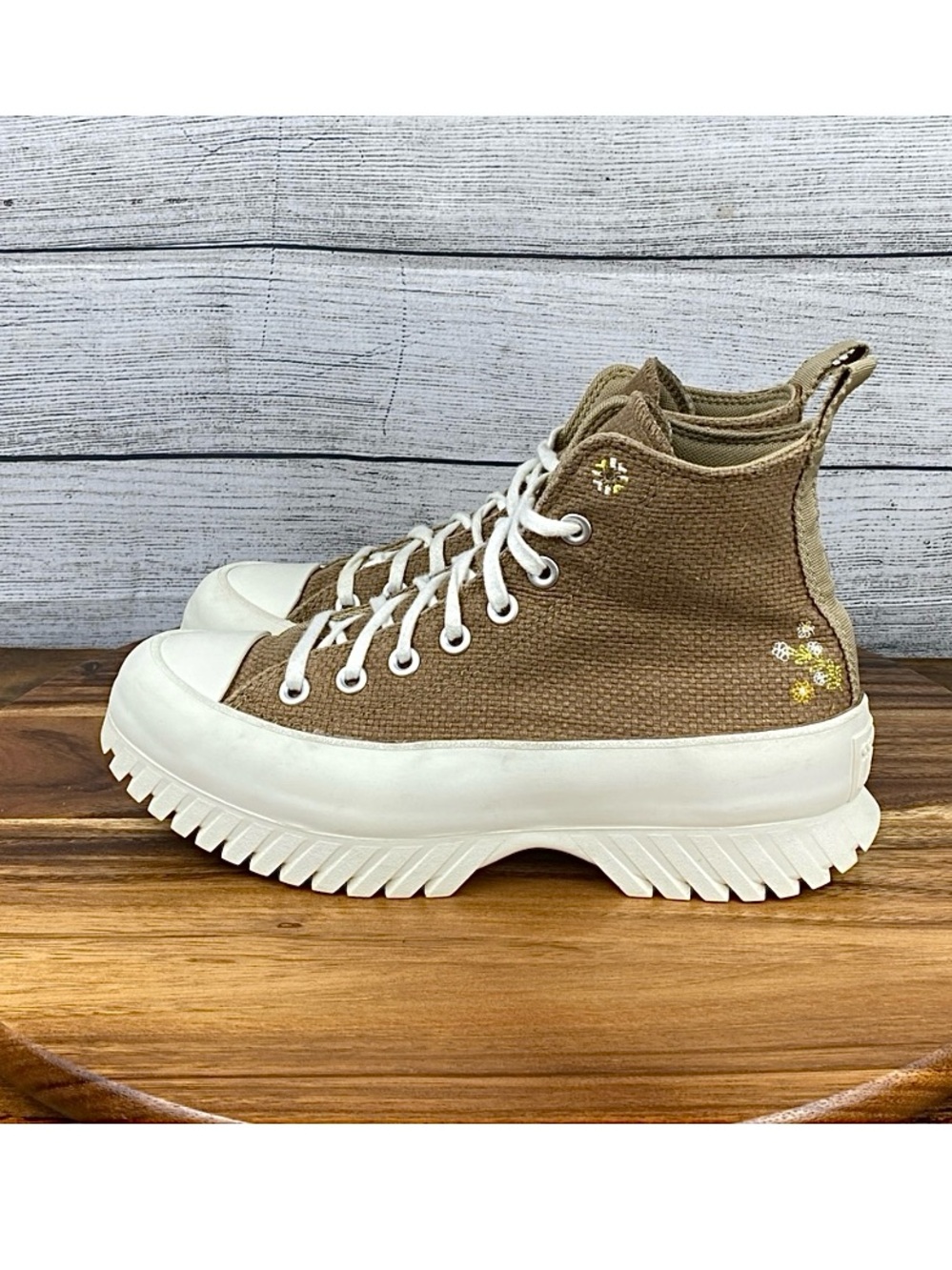 Converse Chuck Taylor All Star Lugged Platform 2.0 Autumn Embroidery Sand 8.5